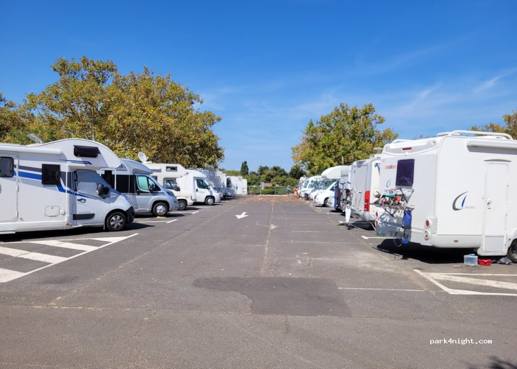 (34300) Agde - Rue du Gouverneur — foto 3