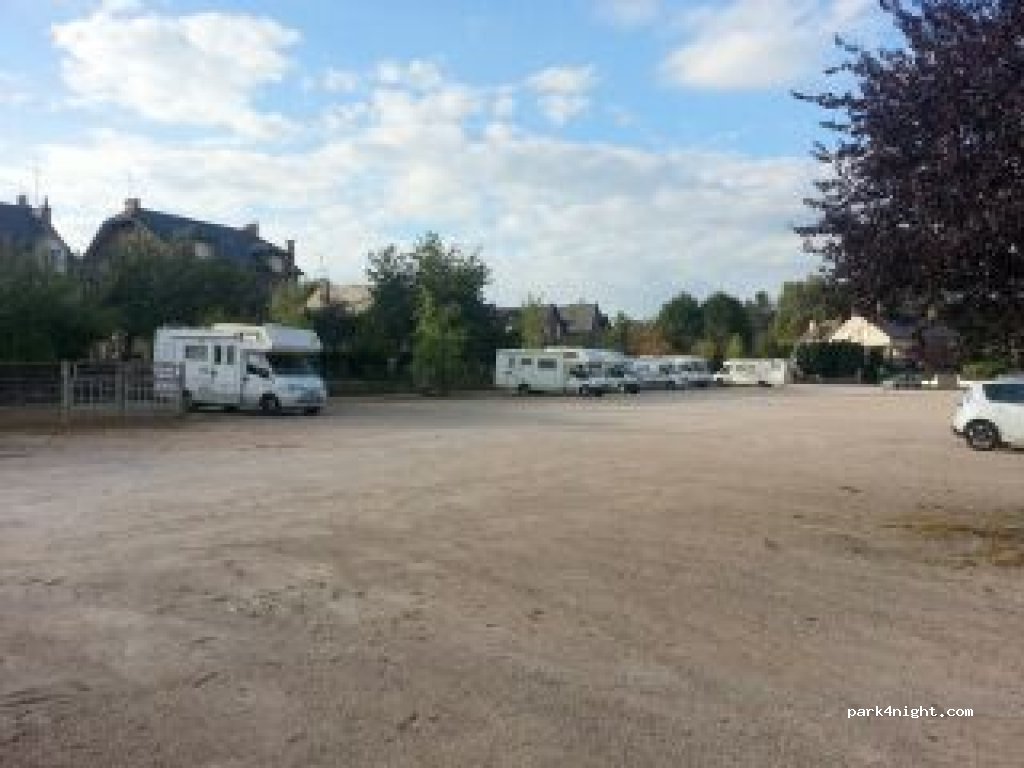 (15700) Pleaux - 6018 Rue des Auzerals — foto 2