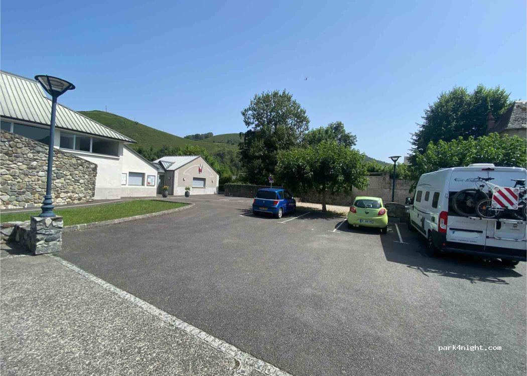 (65100) Arcizac-ez-Angles - Le Village — foto 3