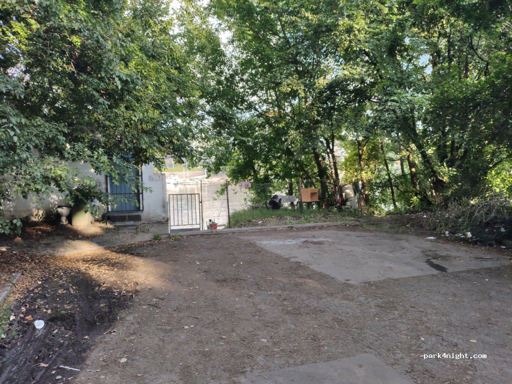 (1138) Budapest - 1 Népsziget út — foto 2
