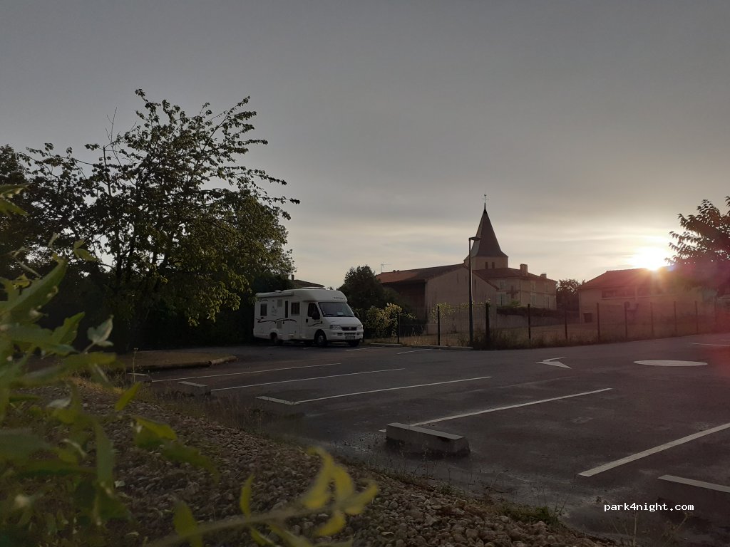 (16570) Saint-Genis-d'Hiersac - 150 D53 — foto 2