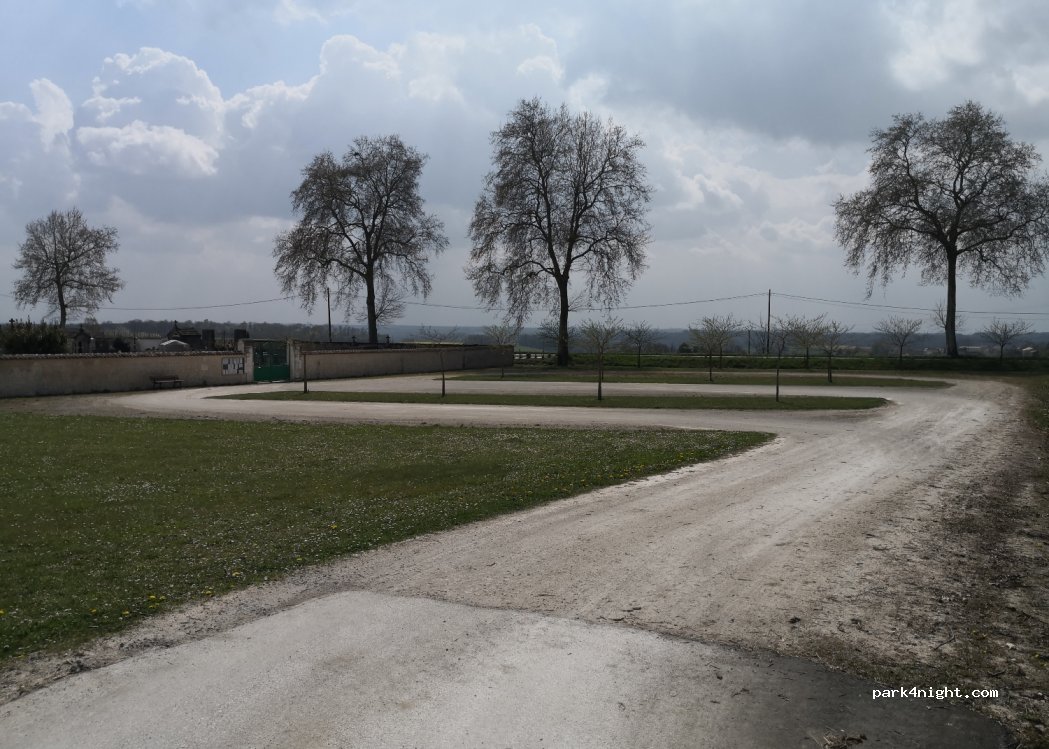 (16570) Saint-Genis-d'Hiersac - 13 Trotte Chèvre — foto