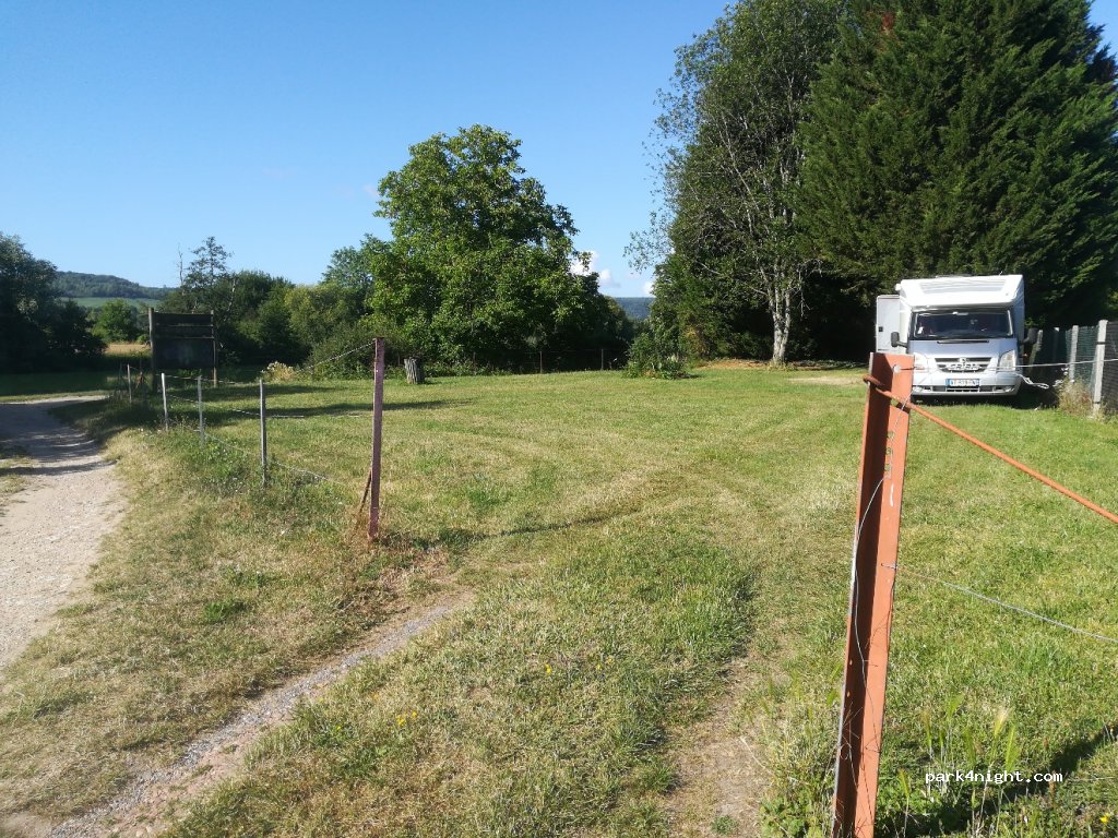 (02850) Trélou-sur-Marne - 7 Rue du Château — foto