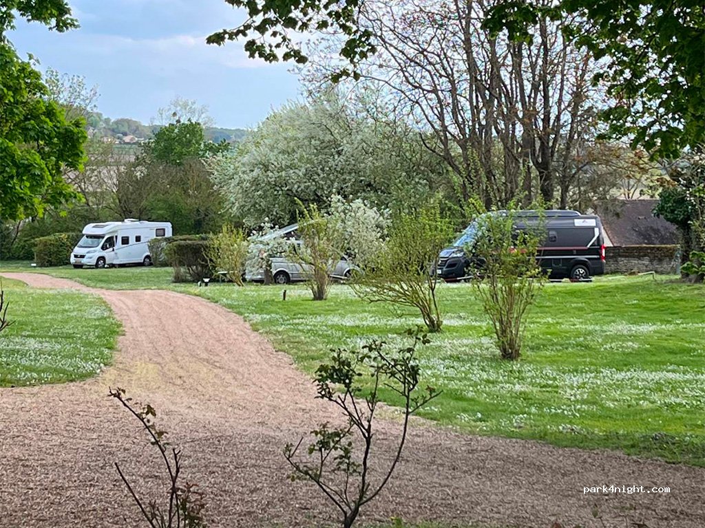 Camping le Petit Trianon de Saint Ustre — foto