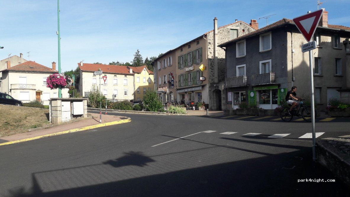 (43700) Coubon - Place Clement-Janequin, route du Plan d´Eau — foto 4