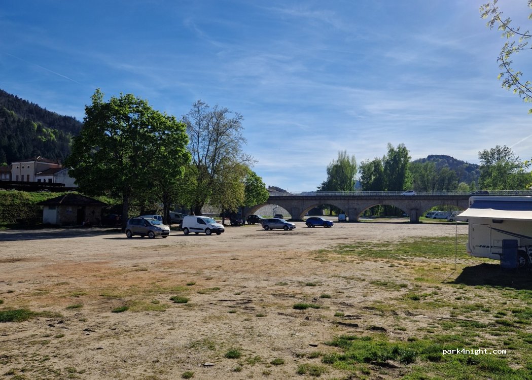 (07270) Lamastre - 2-4 Place Pradon — foto 3