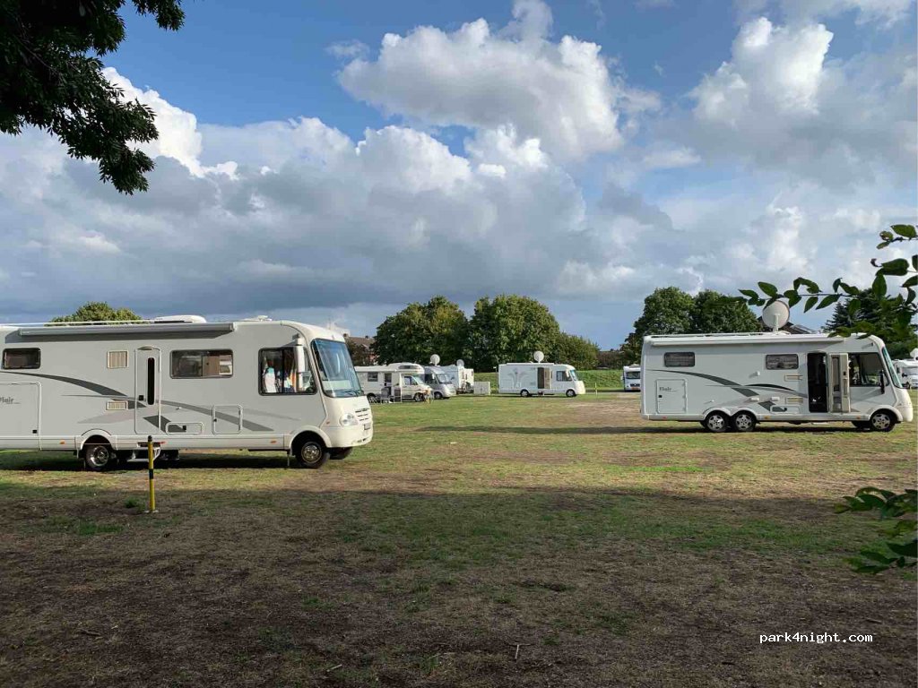 Wohnmobilstellplatz Goch Friedensplatz — foto