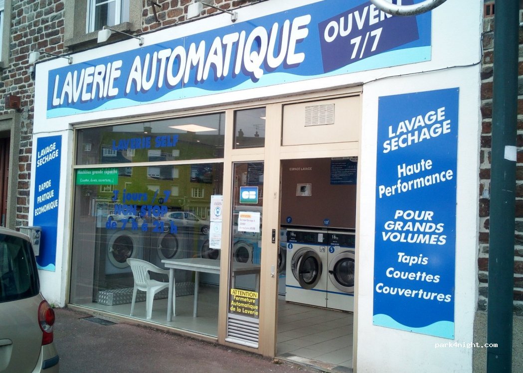(50600) Saint-Hilaire-du-Harcouët - 97 Place Delaporte — foto