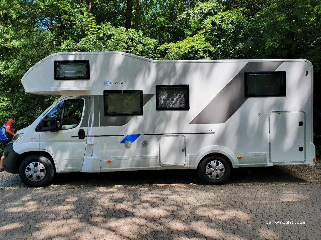 (90480) Nürnberg - 166 Schmausenbuckstraße — foto