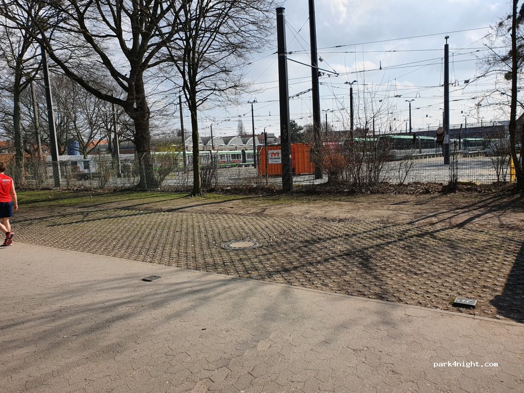 (30167) Hannover - 27 Weddigenufer — foto