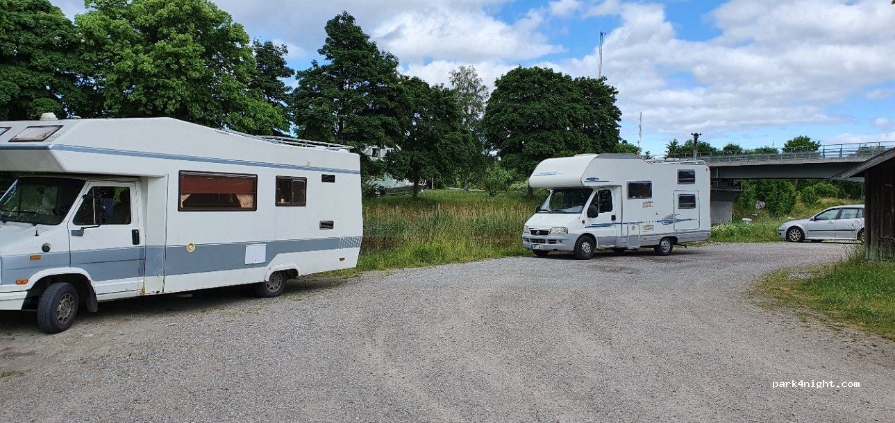 (760 40)  - 305 Stora Bagghusvägen — foto