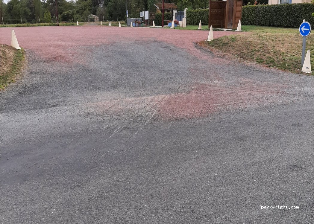 (33620) Marcenais - 102 Le Bourg — foto