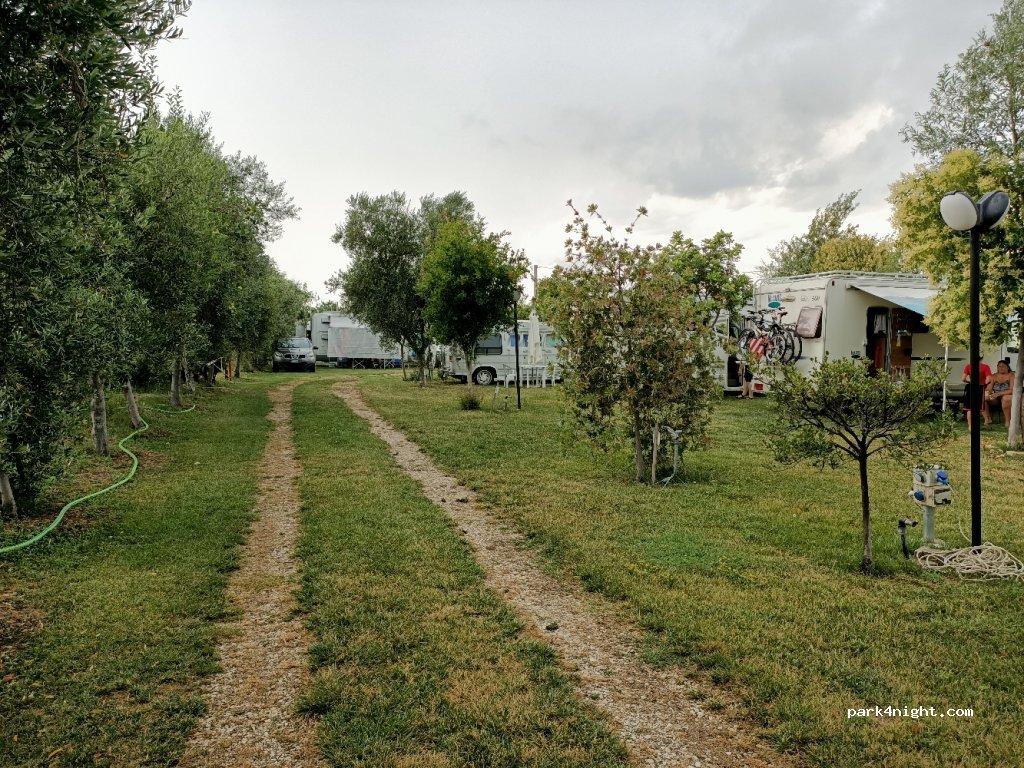 Area Sosta Camper Romeo — foto
