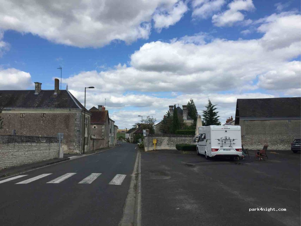(37120) Verneuil-le-Château - 2B Rue de Richelieu — foto 3