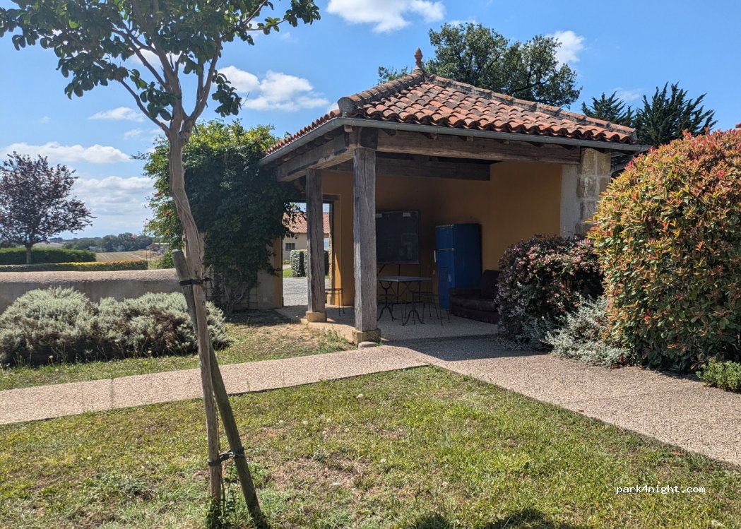 (32300) Ponsampère - Place de la Mairie — foto 4