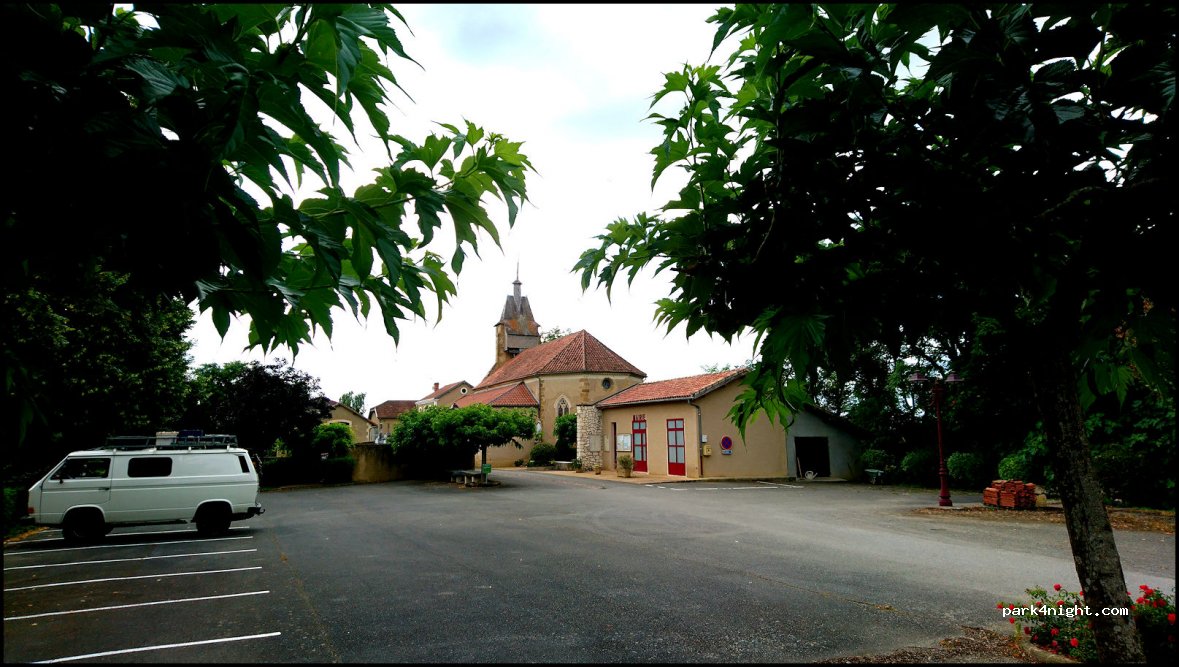 (32300) Moncassin - Place de la Mairie — foto