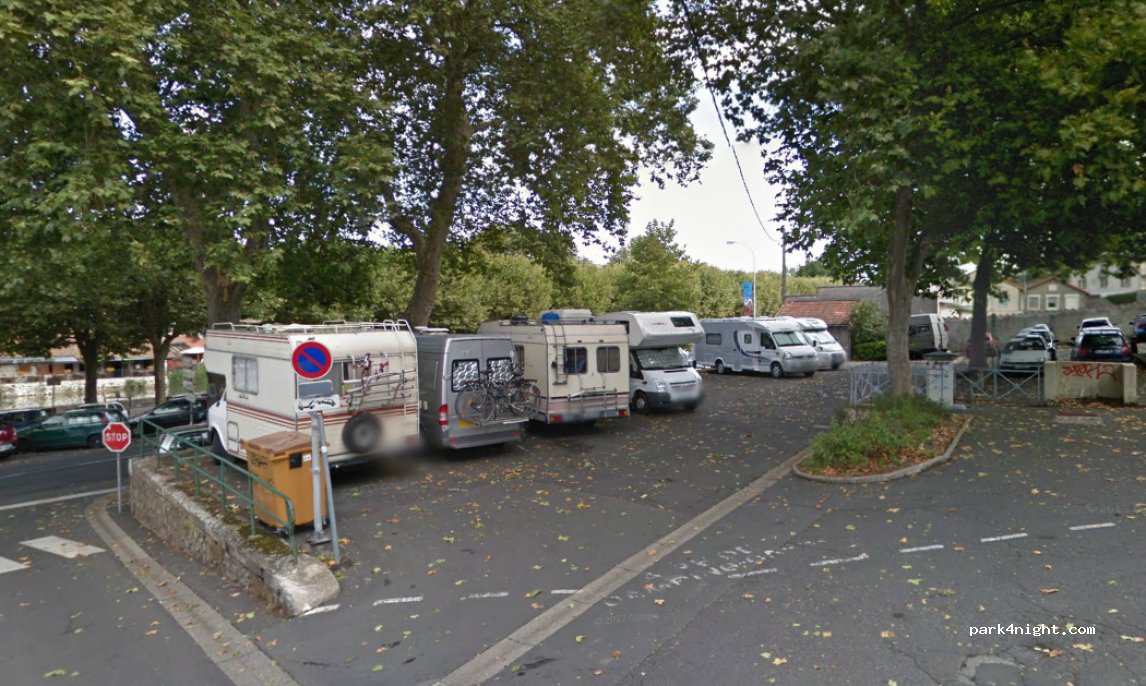 (15000) Aurillac - 1-8 Place du Champ de Foire — foto