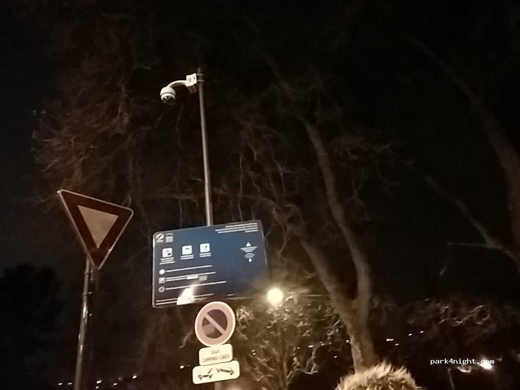 (15000) Aurillac - 1-8 Place du Champ de Foire — foto 2