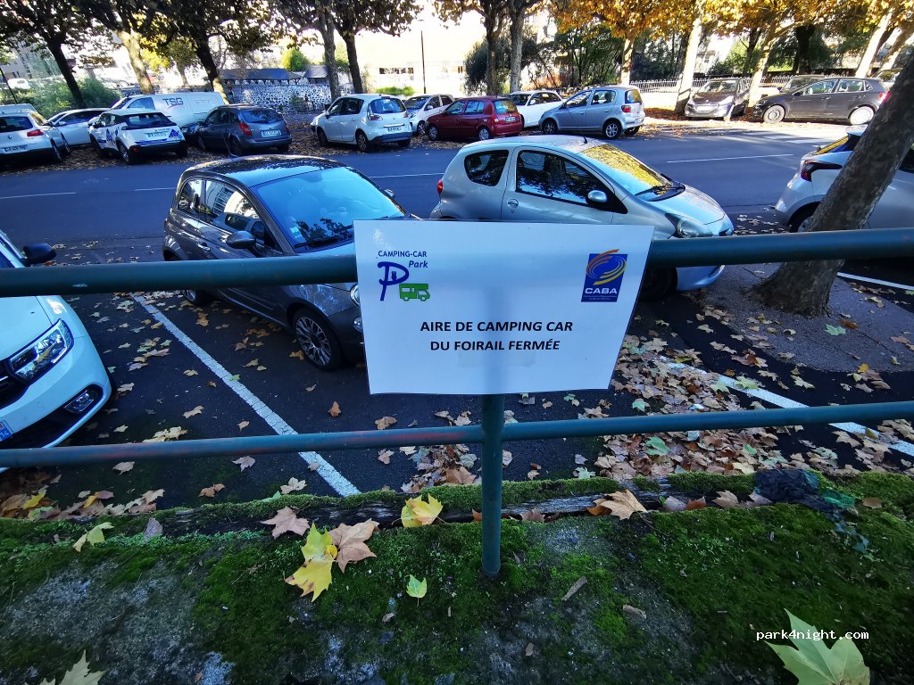(15000) Aurillac - 1-8 Place du Champ de Foire — foto 4