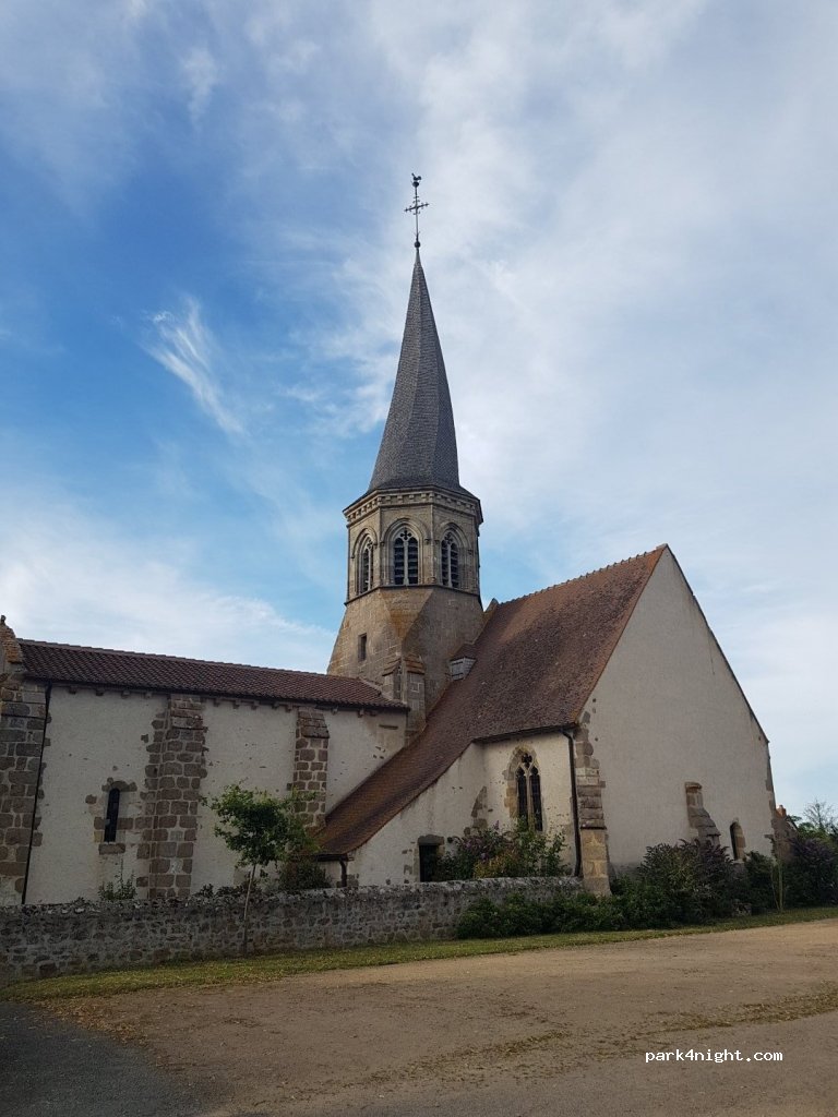 (03390) Saint-Bonnet-de-Four - 874 Le Bourg — foto 2