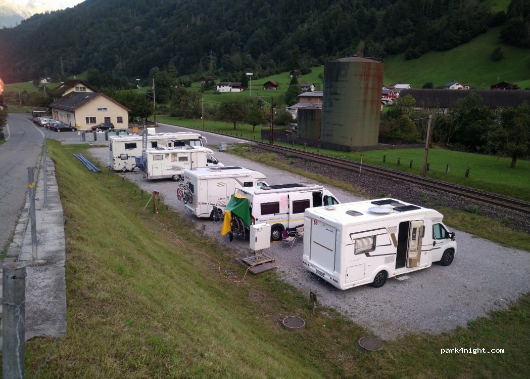 Stellplatz Bahnhof Luchsingen — foto