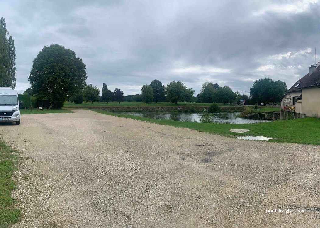(10270) Lusigny-sur-Barse - 9 Rue du Four — foto 3