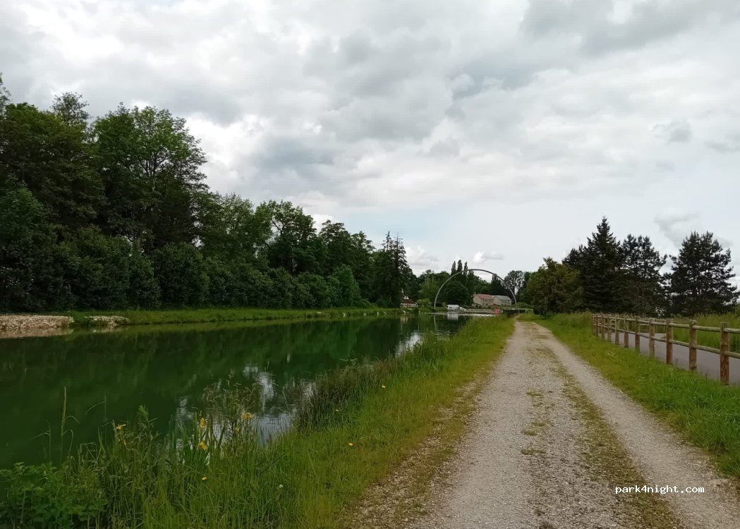 (10270) Lusigny-sur-Barse - 9 Rue du Four — foto 4