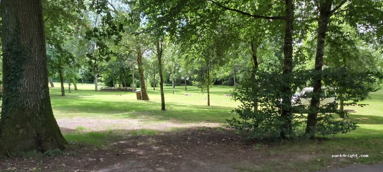 (85410) Saint-Sulpice-en-Pareds - 1 Place du Grand Chene — foto 2