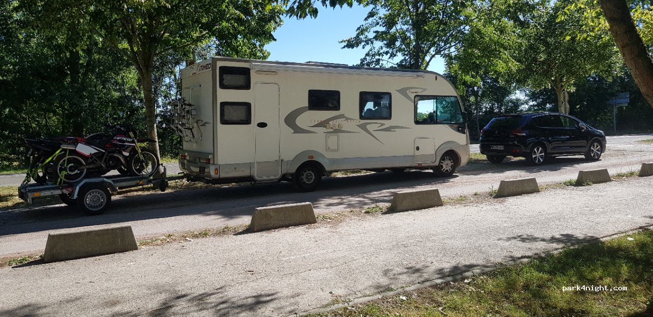 (32600) L'Isle-Jourdain - D924 — foto