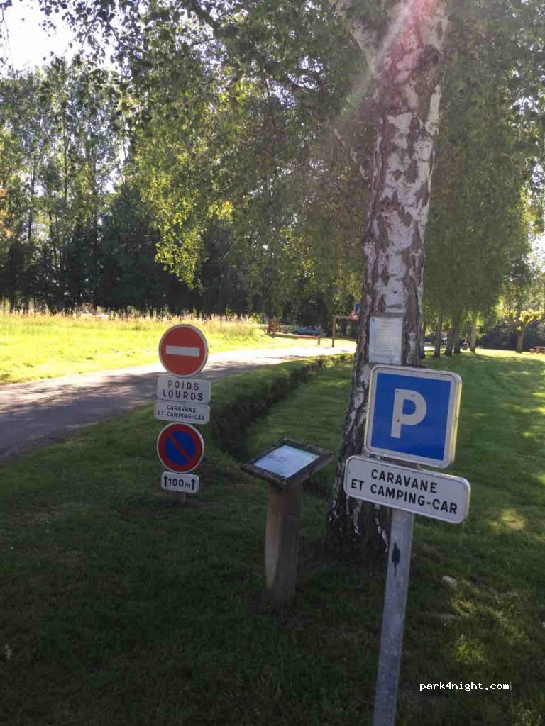 (24420) Savignac-les-Églises - D705 — foto 2