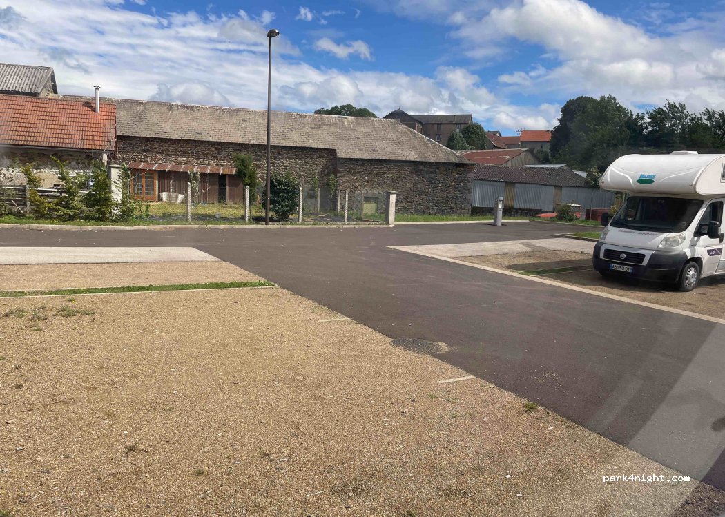 Aire de camping-car Chapdes-Beaufort — foto
