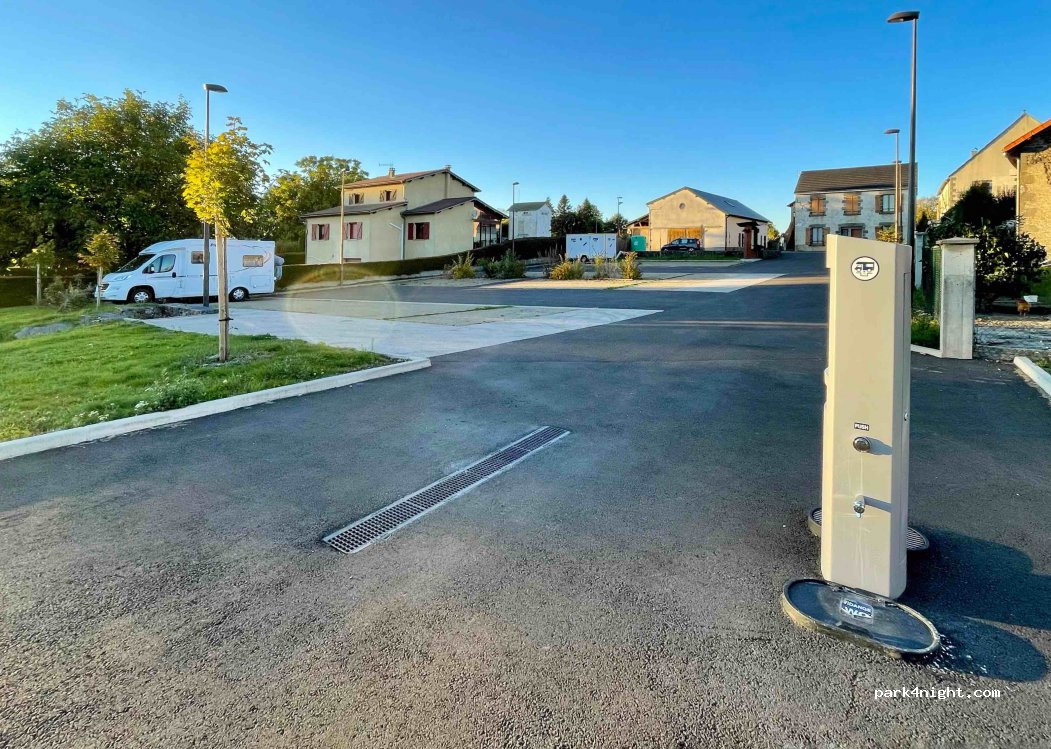 Aire de camping-car Chapdes-Beaufort — foto 2