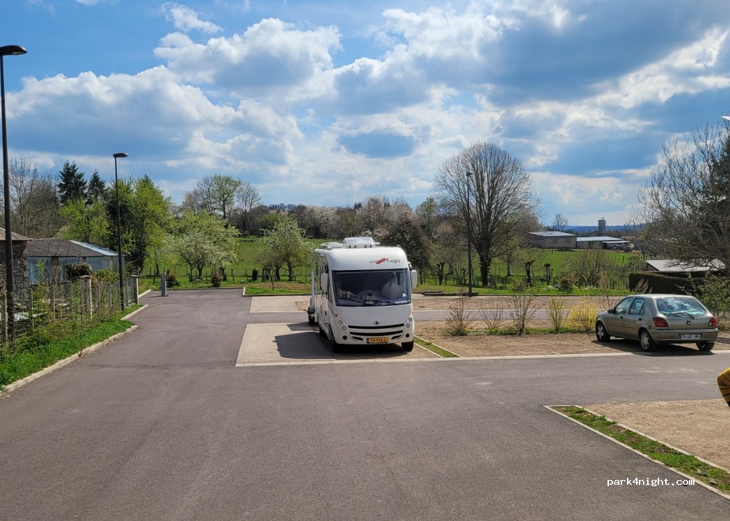 Aire de camping-car Chapdes-Beaufort — foto 3