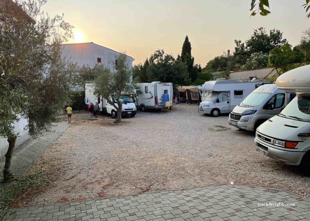 (51500) Krk - 51 Ulica Narodnog preporoda — foto 3