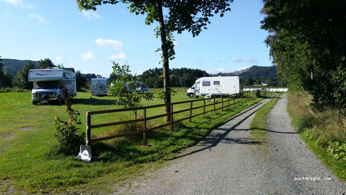 (4580) Lyngdal - 52 Strandeveien — foto