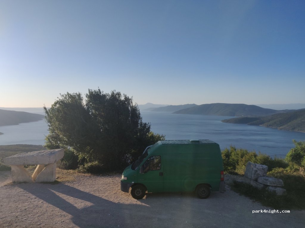 (51557) Valun - Unnamed Road — foto