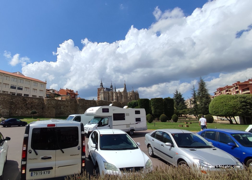 (24700) Astorga - 23 Avenida las Murallas — foto 4