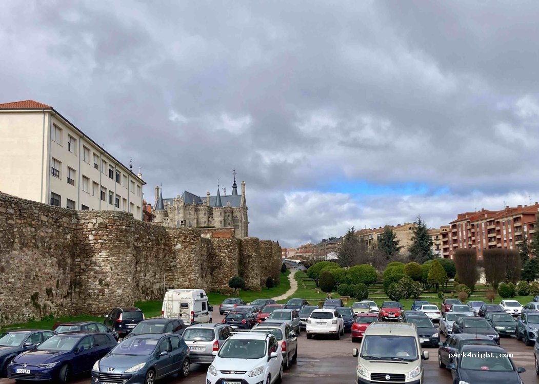 (24700) Astorga - 23 Avenida las Murallas — foto 5