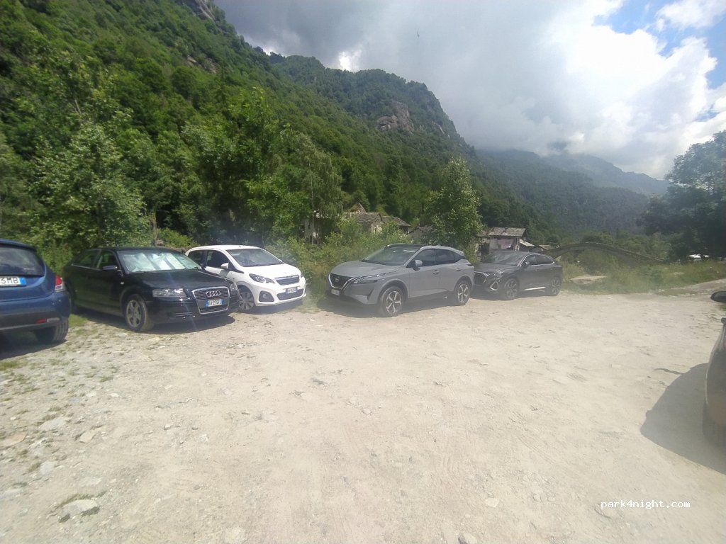 (10080) Traversella - Unnamed Road — foto