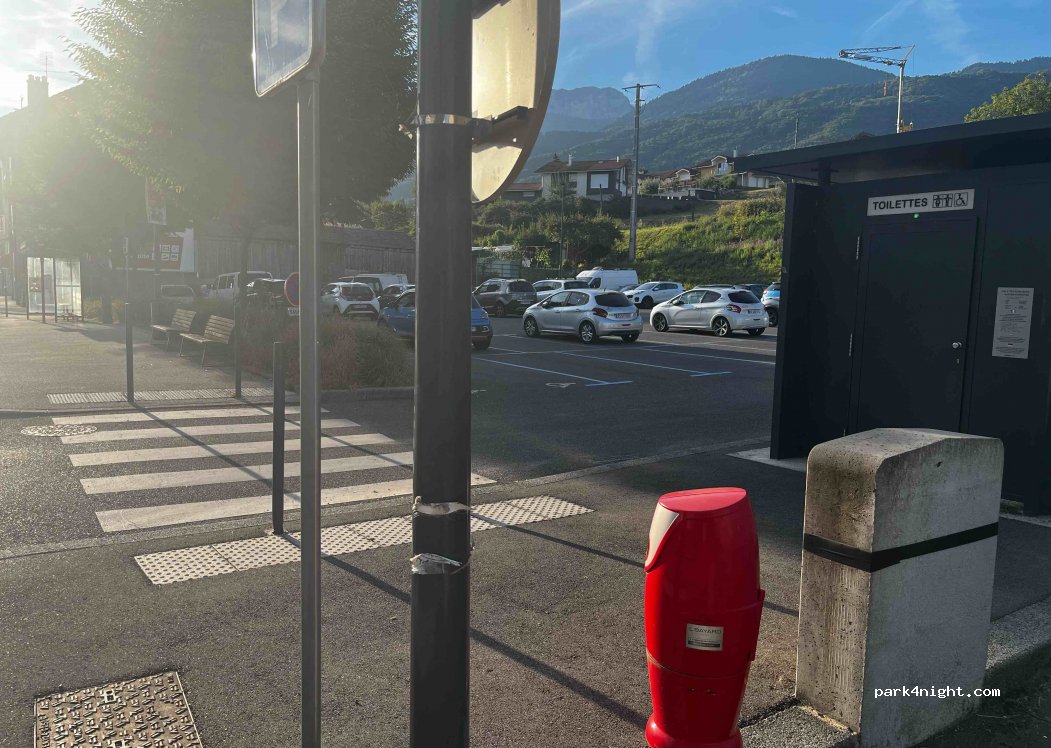 (74500) Lugrin - 94 Route nationale — foto
