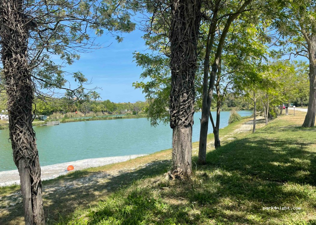 Camping Area Camper Lago Azzurro — foto