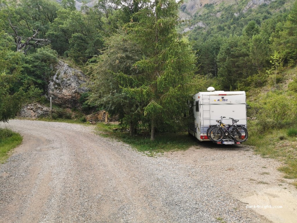 (22583) Tremp - Unnamed Road — foto