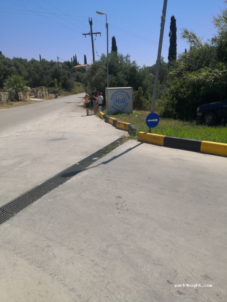 (490 84)  - Eparchiaki Odos Pelekas-Kastellanion — foto 2