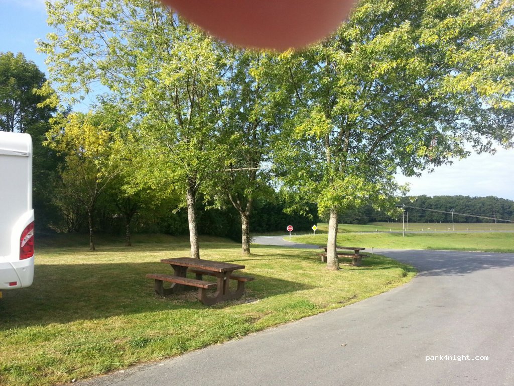(24800) Thiviers - 1060 Monteluce-Sud — foto