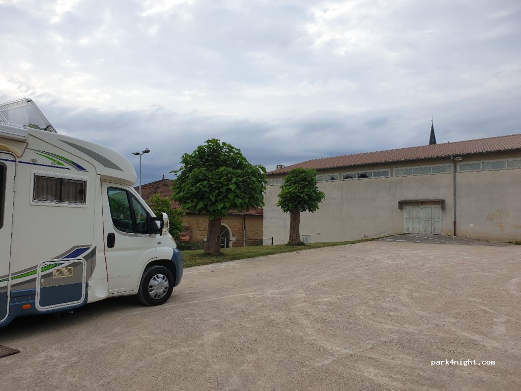 (01270) Coligny - Allée des Charmilles — foto 2