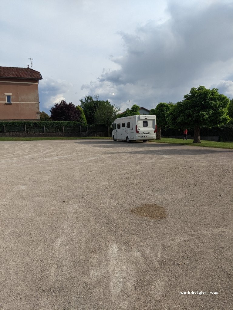 (01270) Coligny - Allée des Charmilles — foto 3