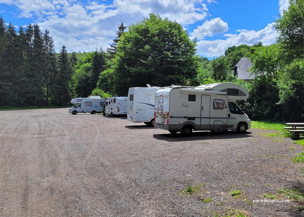 Wohnmobilstellplatz an der Weiherhalle — foto 2