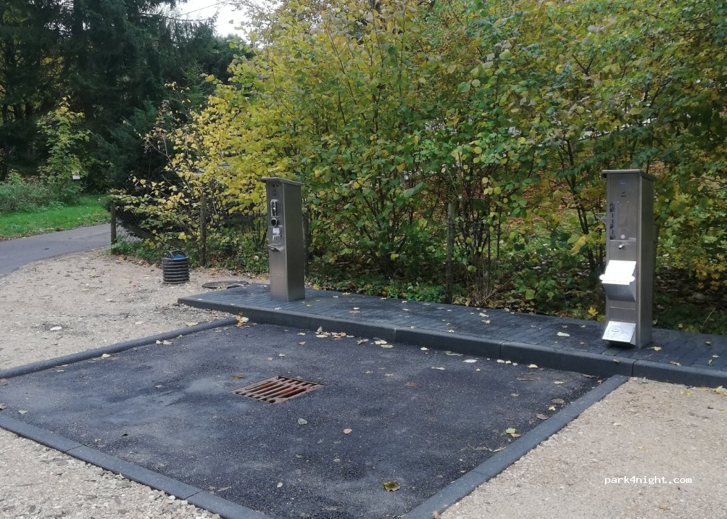 Wohnmobilstellplatz an der Weiherhalle — foto 3