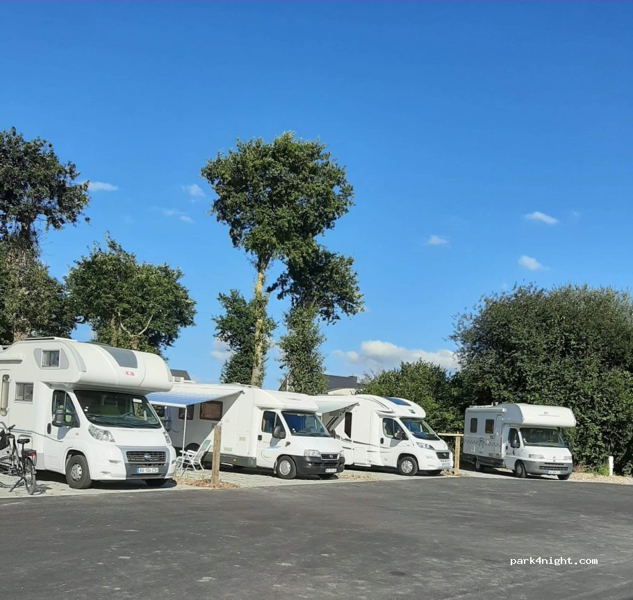 Aire de camping-cars Broons - Camping de la Planchette — foto