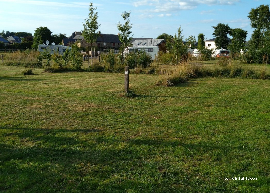 Aire de camping-cars Broons - Camping de la Planchette — foto 4